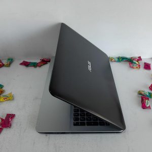 Asus R556Q